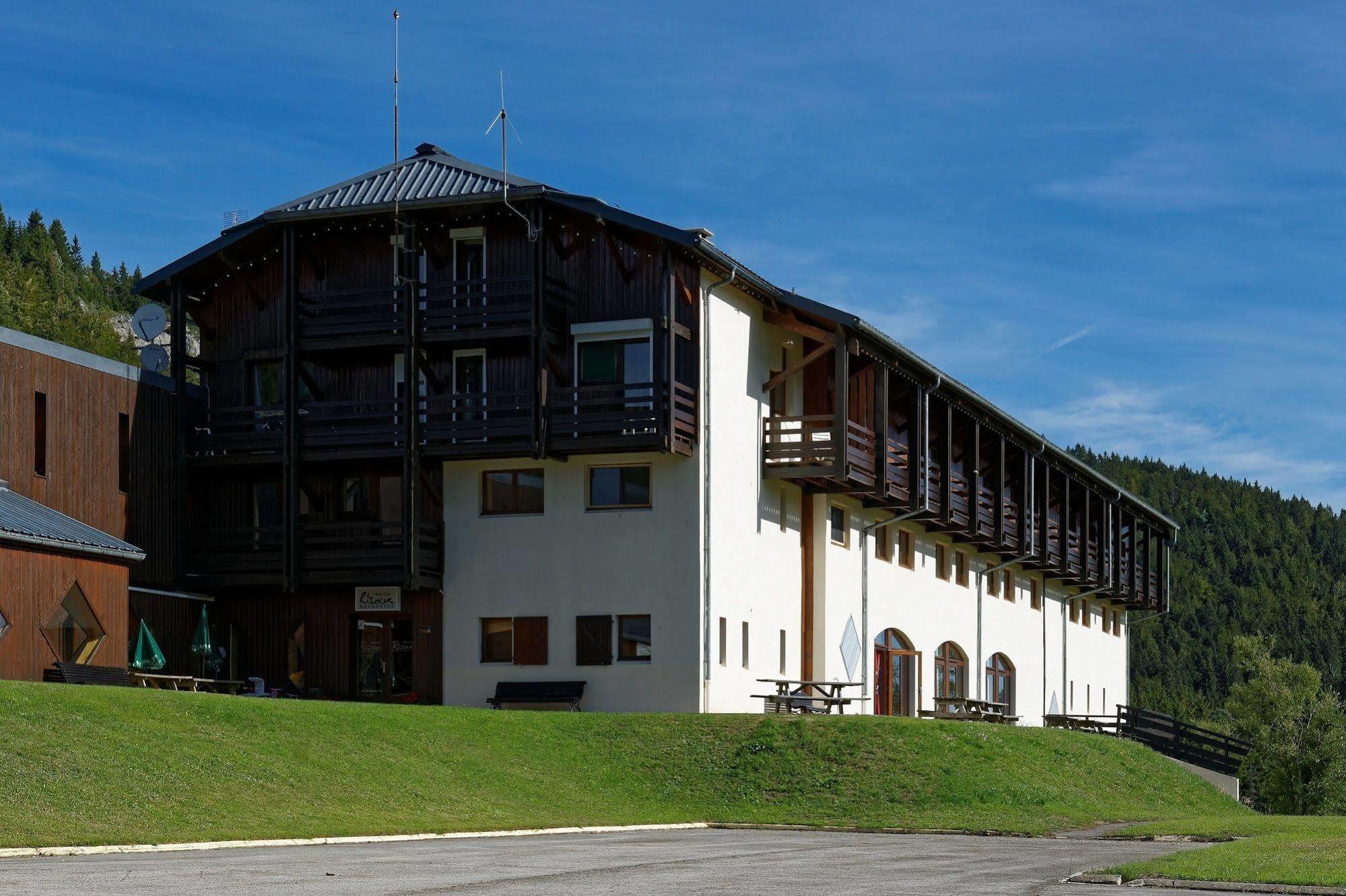 Hotel Club Le Risoux Bois-dʼAmont Εξωτερικό φωτογραφία